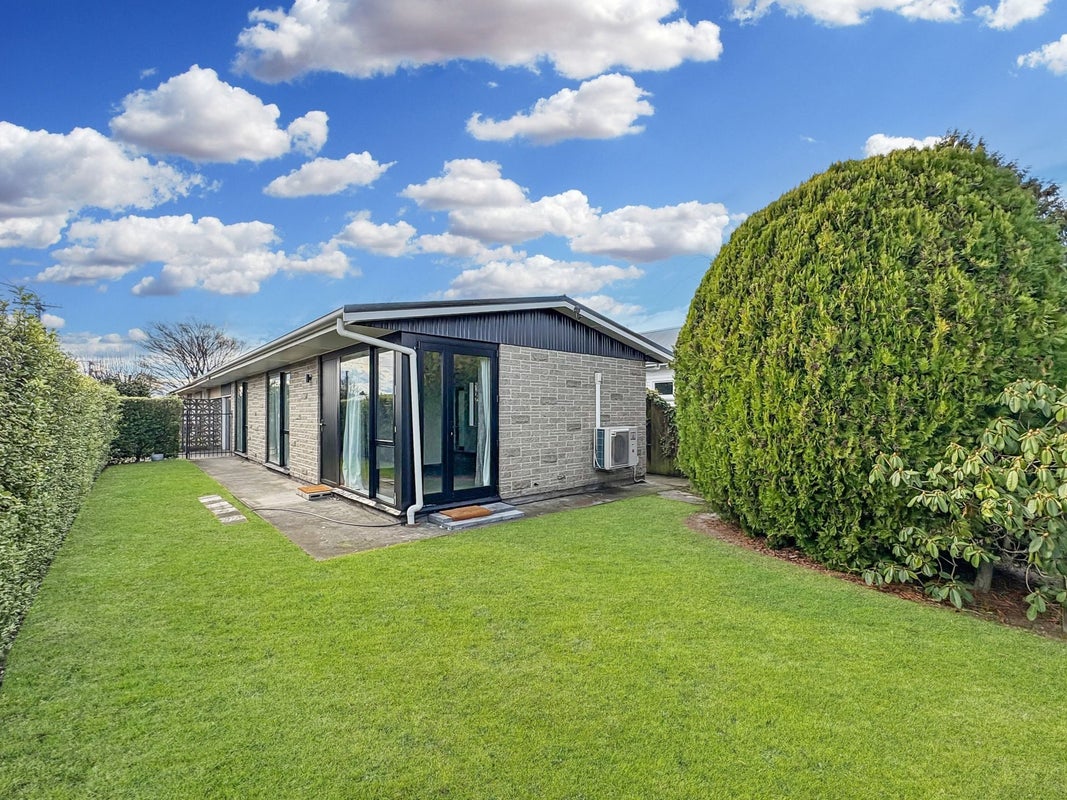 1/2 Quinns Road, Shirley, Christchurch - Carousel 1