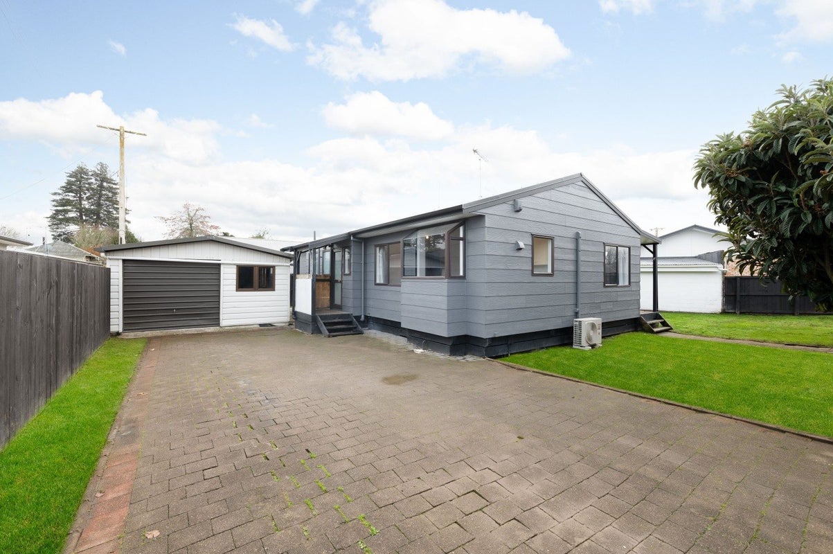 2 Inverness Avenue, Hamilton East, Hamilton - Carousel 1
