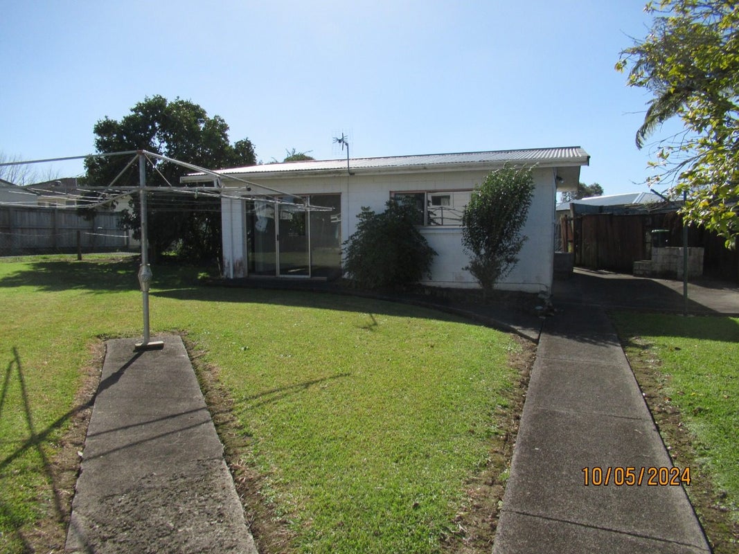 98 Riverpark Crescent, Henderson, Auckland - Carousel 1