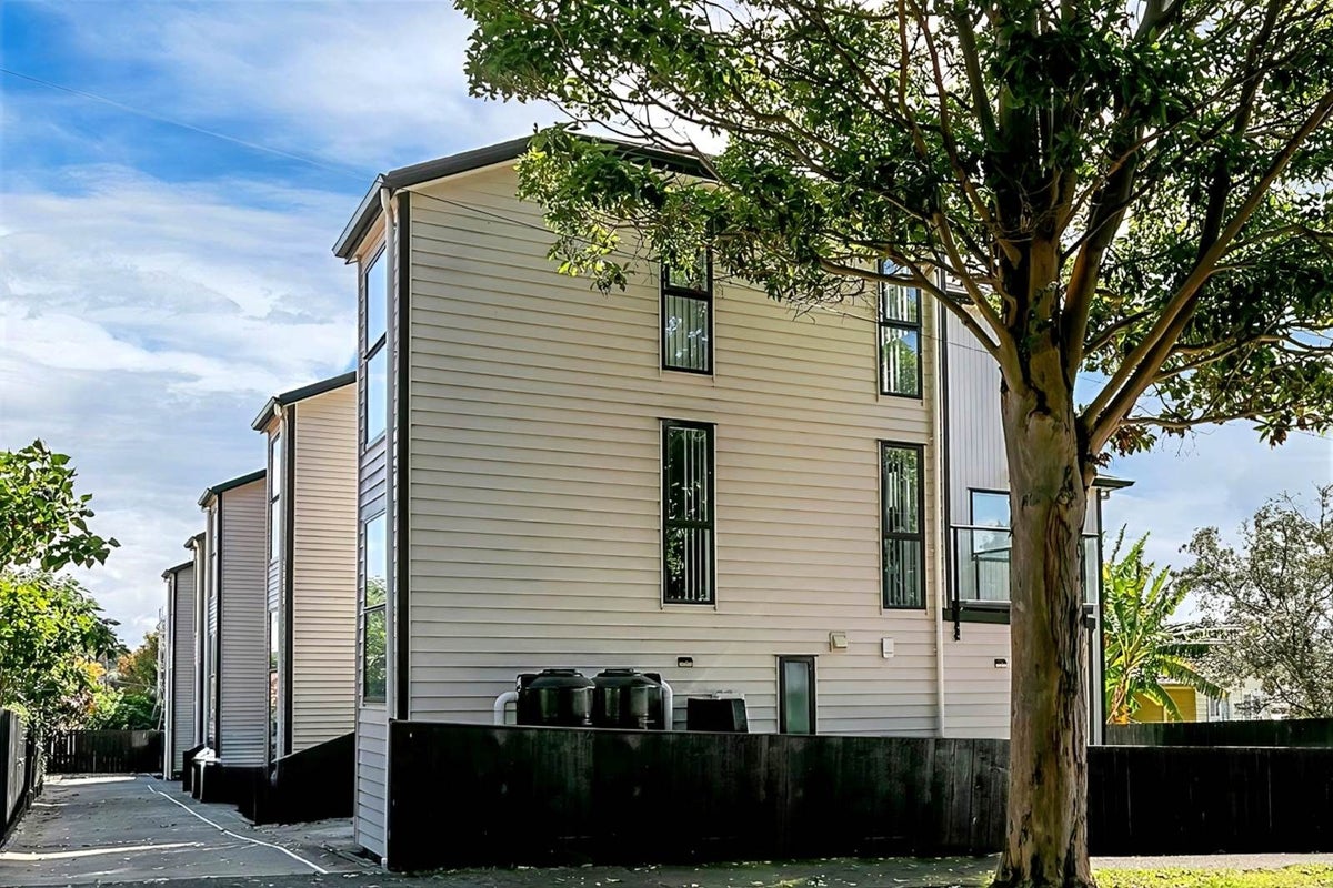 31D Waddell Avenue, Point England, Auckland - Carousel 21