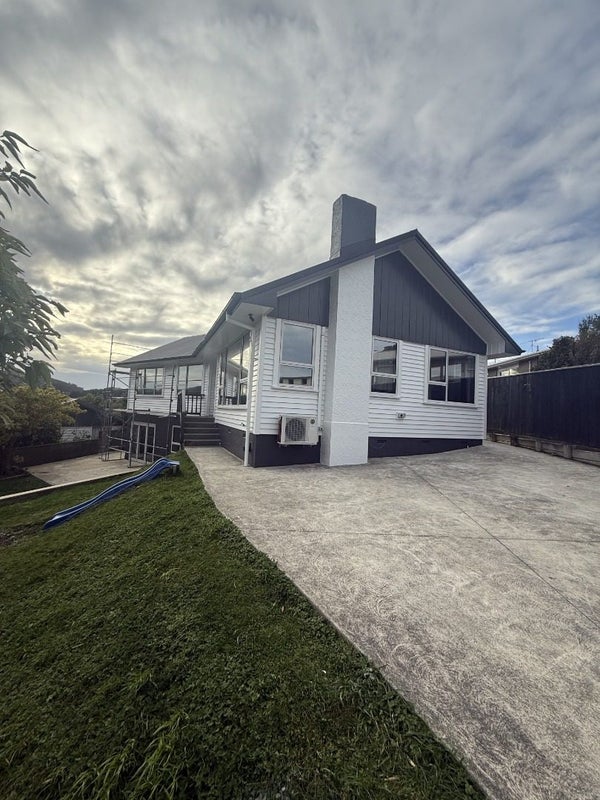 282 Dowse Drive, Maungaraki, Lower Hutt - Carousel 1