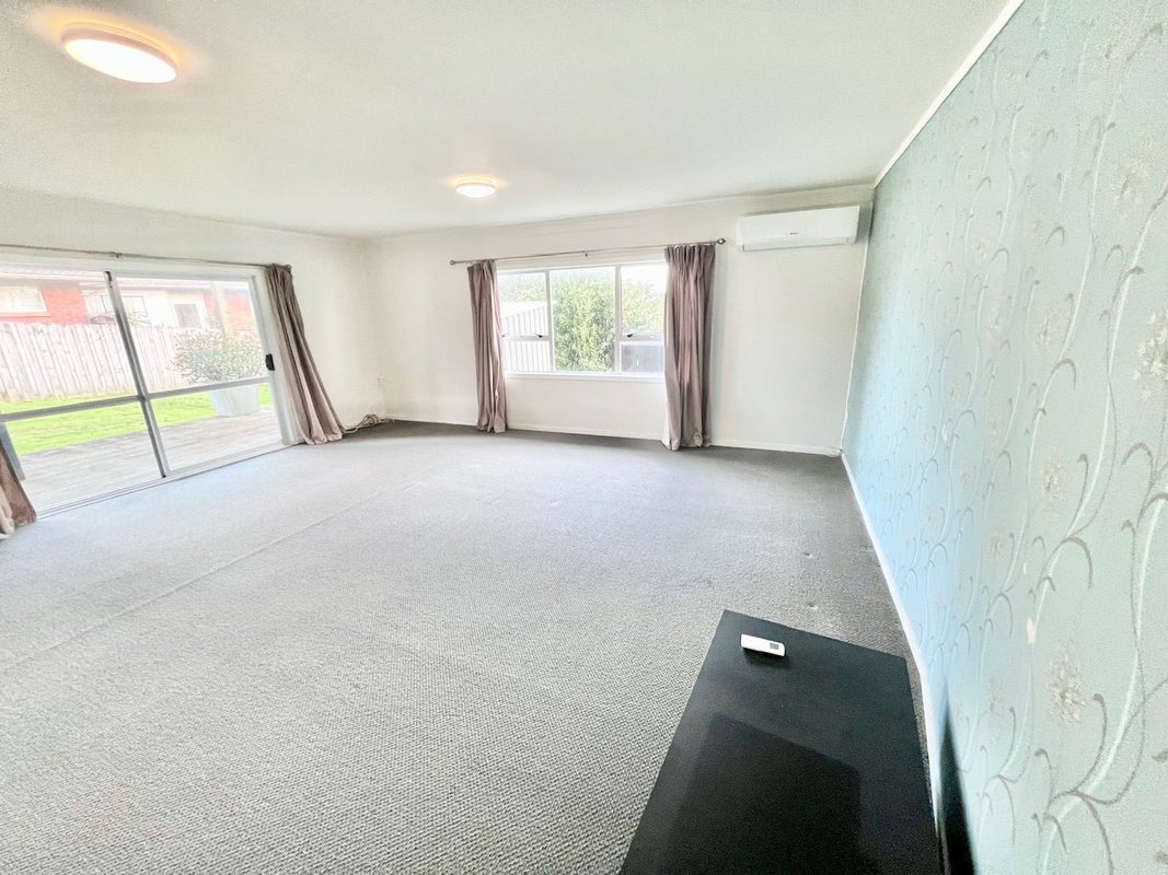 787 East Coast Road, Northcross, Auckland - Carousel 1