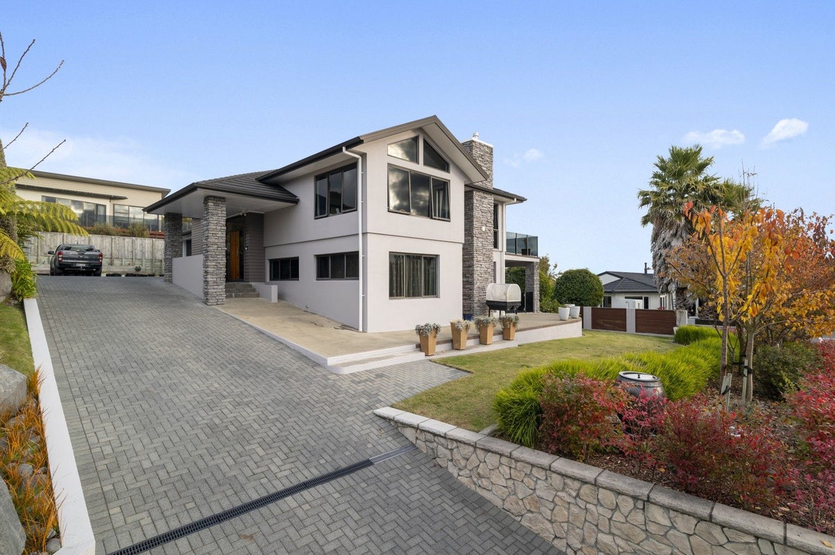 2 Botanical Heights Drive, Waipahihi, Taupo - Carousel 1
