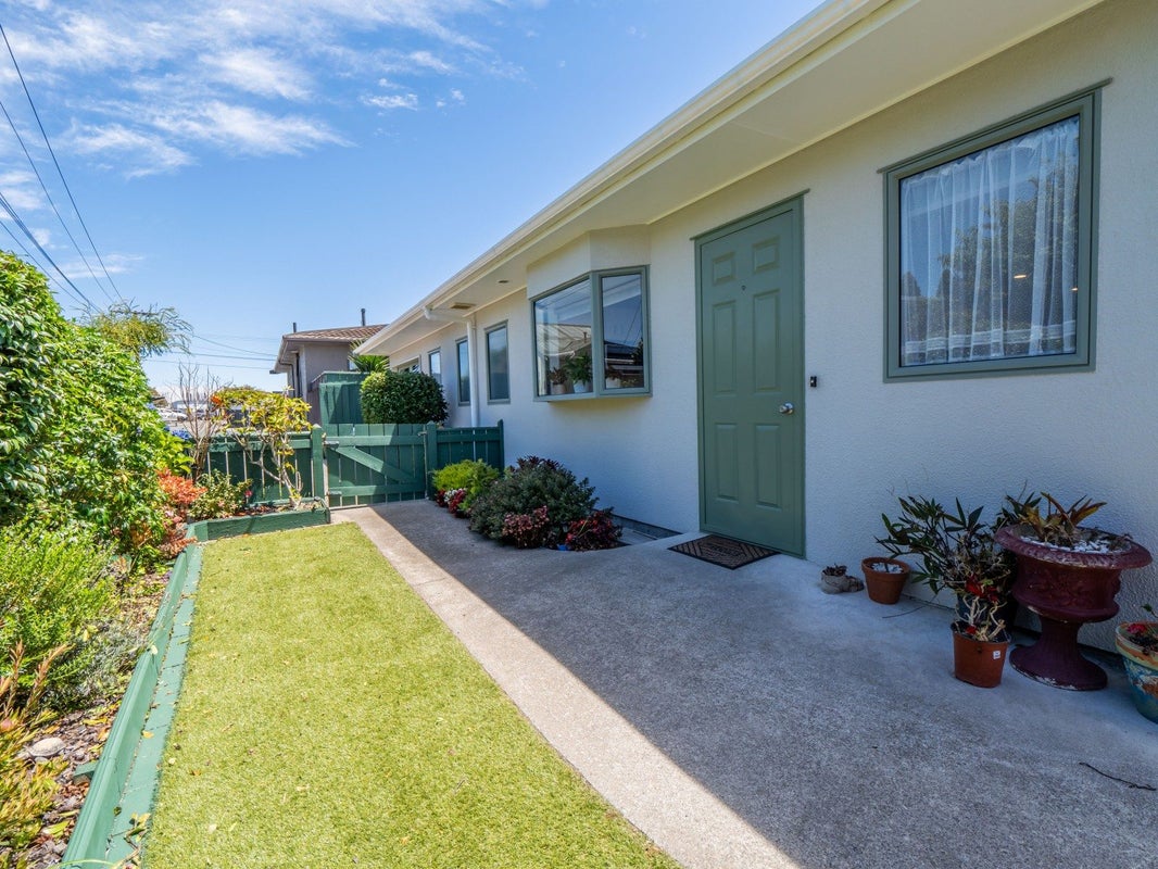 33F Sanders Avenue, Westown, New Plymouth - Carousel 1