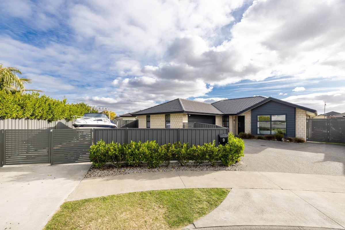 9 Pukaki Place, Poraiti, Napier - Carousel 1