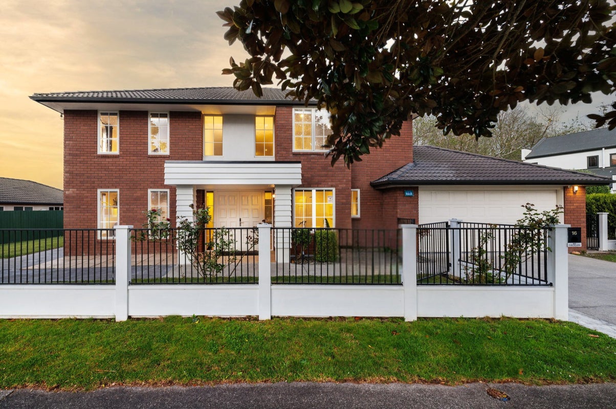 16 Stoneleigh Drive, Chartwell, Hamilton - Carousel 1