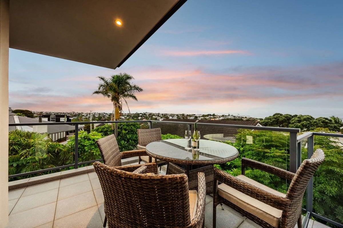 9A Scarboro Terrace, Murrays Bay, Auckland - Carousel 2