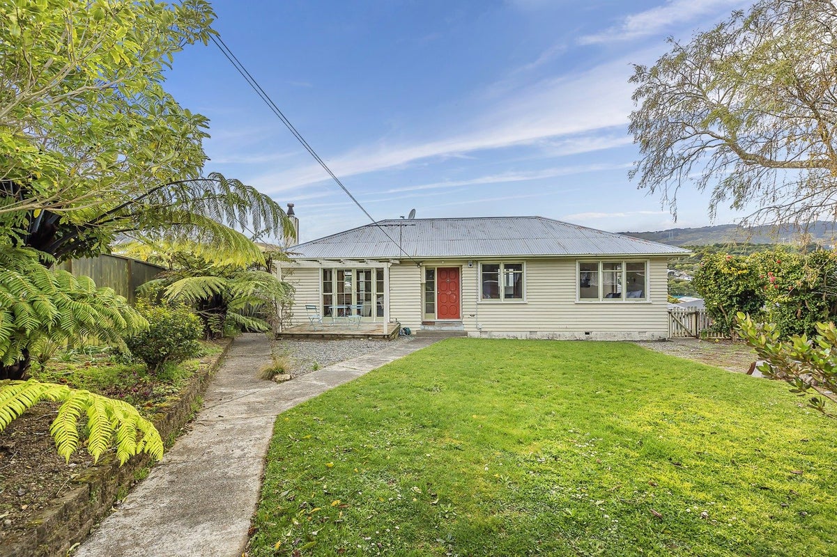 17 Kereru Bend, Tawa, Wellington - Carousel 1