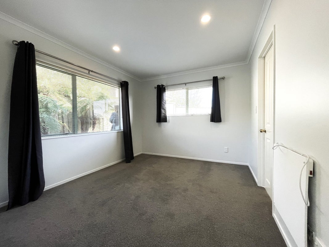 3 Reybert Place, Massey, Auckland - Carousel 9