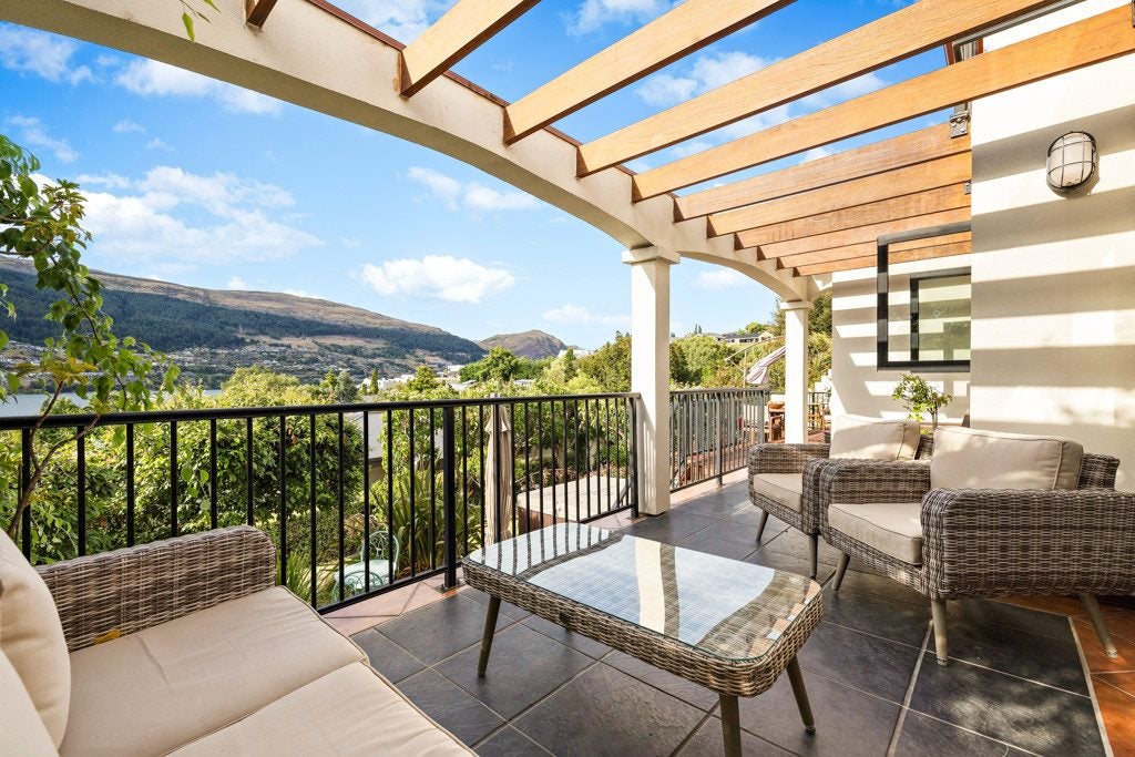 62 Oregon Drive, Kelvin Heights, Queenstown - Carousel 2
