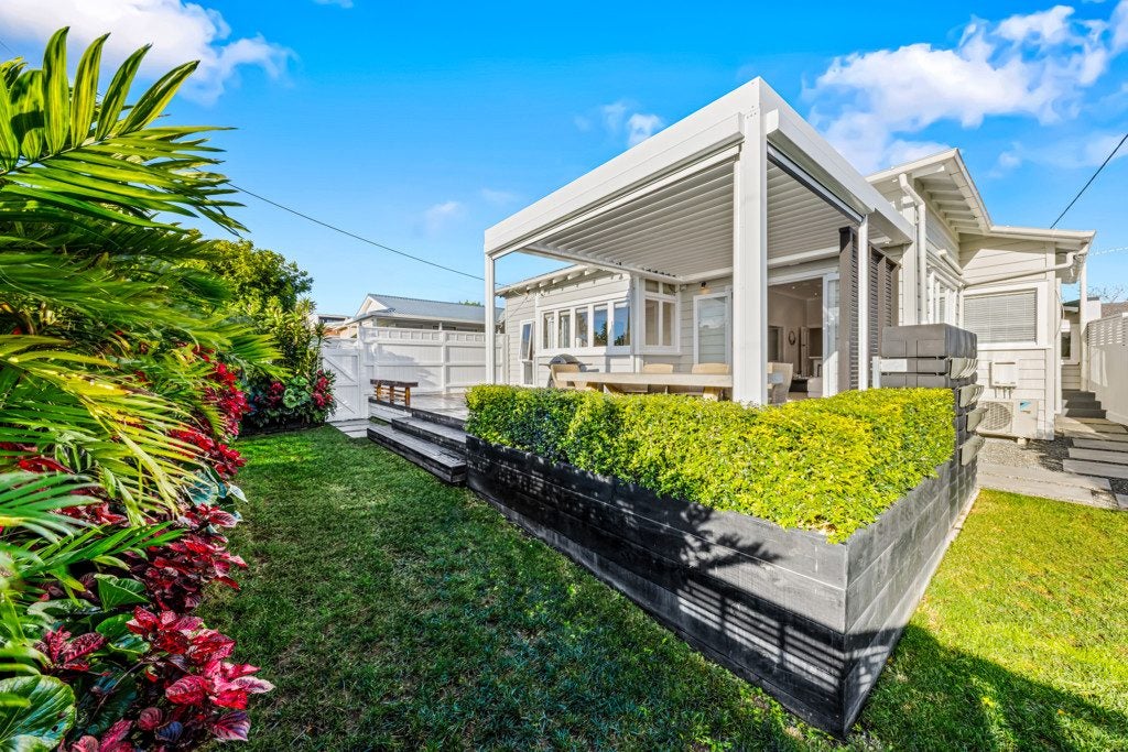 1/20 Corrella Road, Belmont, Auckland - Carousel 1