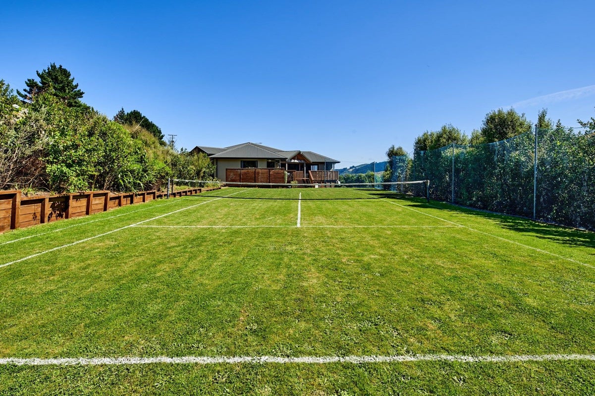 69 Kaitangata Crescent, Kelson, Lower Hutt - Carousel 2