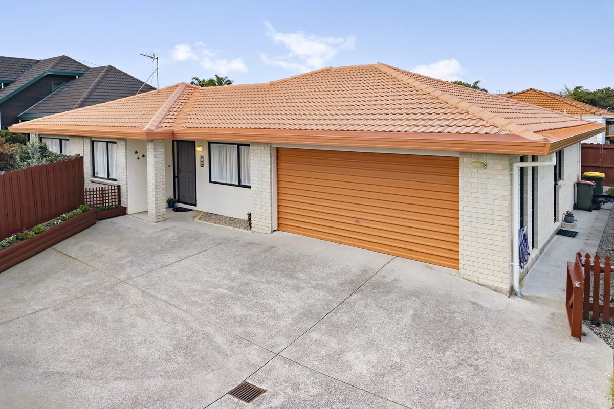 2/16 Travers Place, Northpark, Auckland - Carousel 1