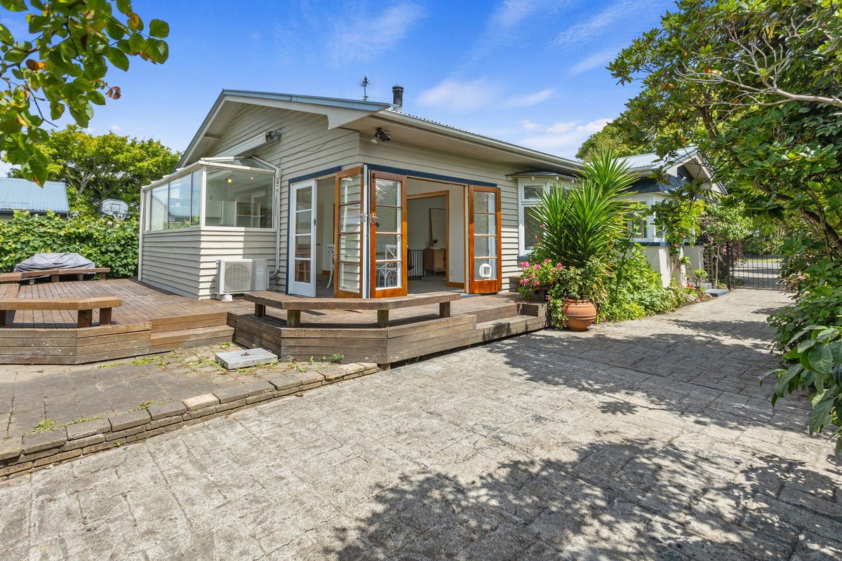 126 Francis Avenue, St Albans, Christchurch - Carousel 2