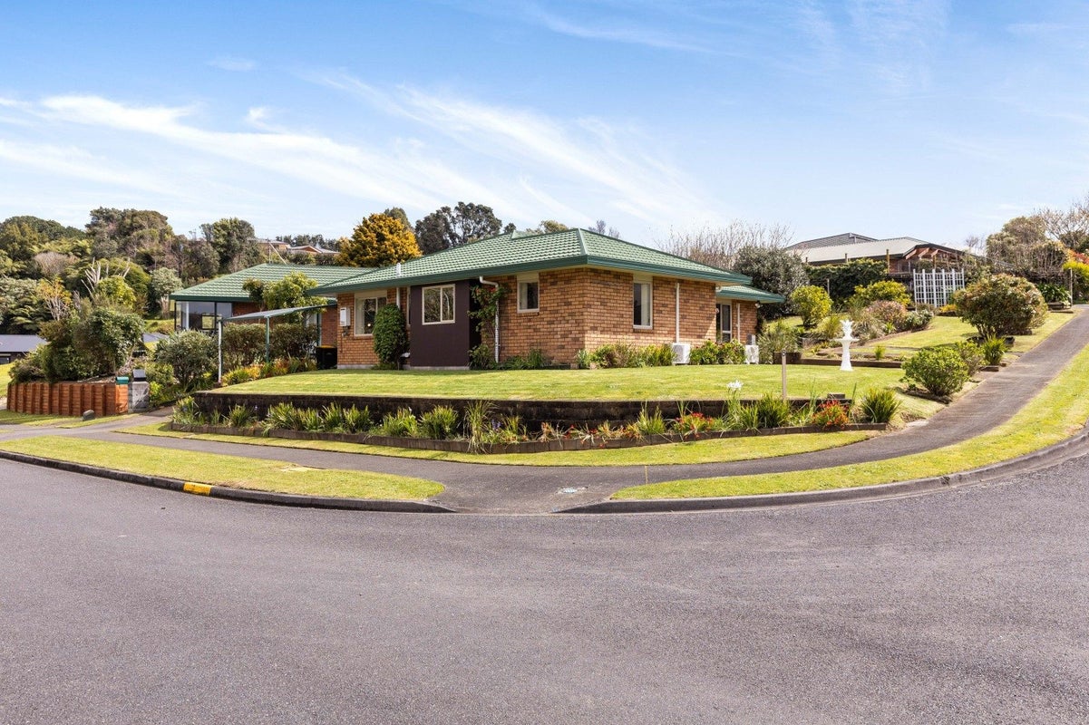 8 Cyrus Street, Whalers Gate, New Plymouth - Carousel 1