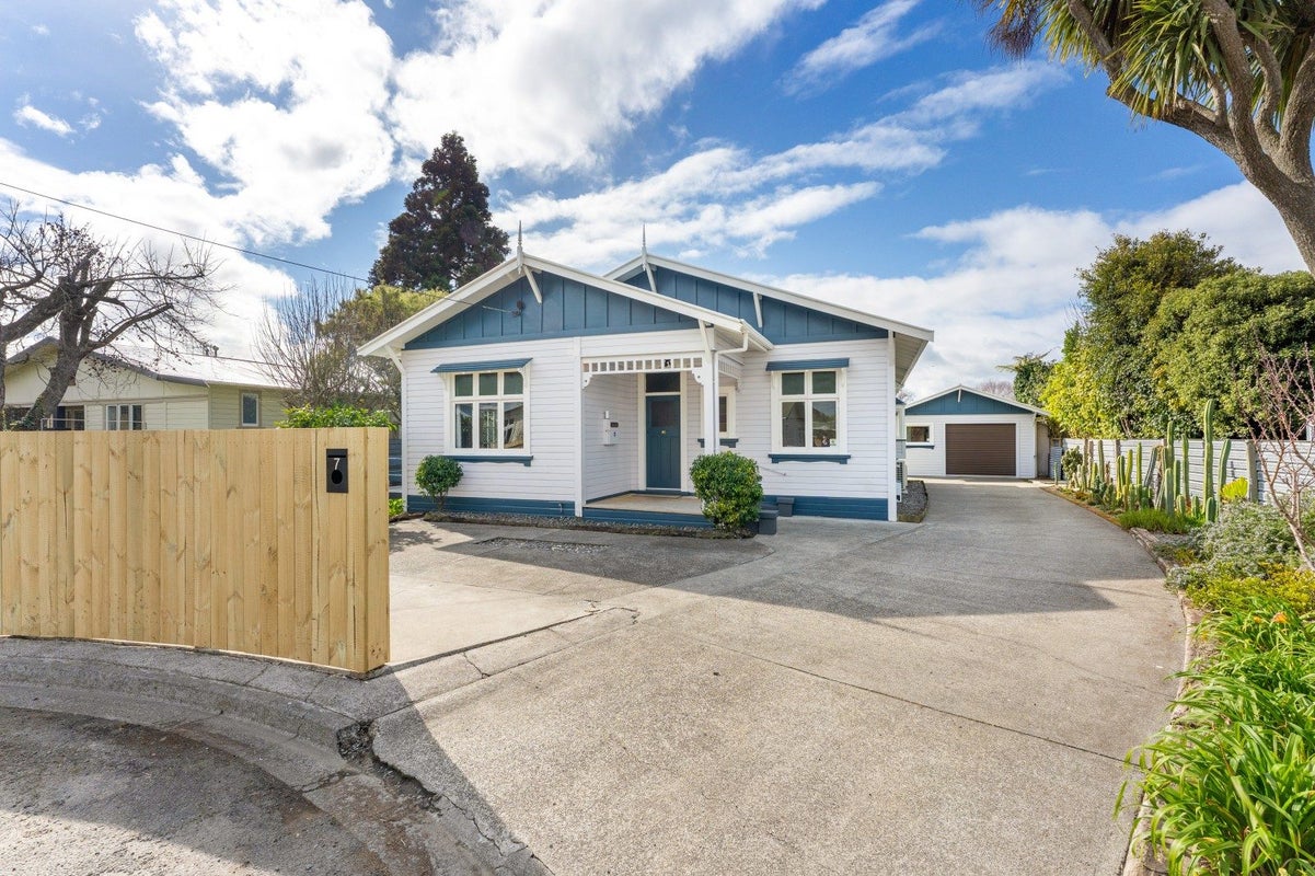 7 Cavell Place, Gonville, Whanganui - Carousel 1