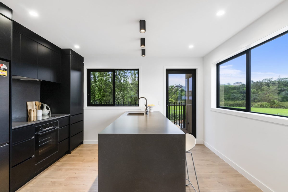 6/47 Taipari Road, Te Atatu Peninsula, Auckland - Carousel 2