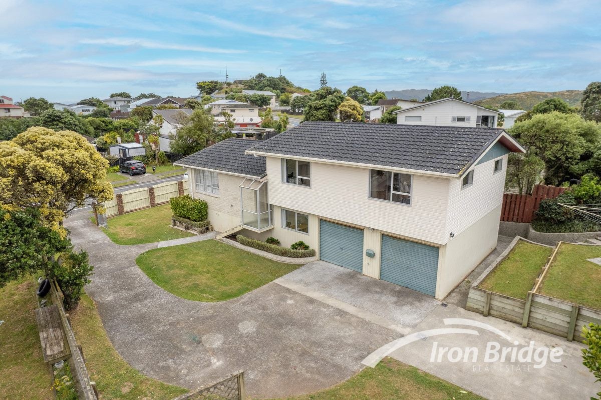 78 Gloaming Hill, Titahi Bay, Porirua - Carousel 1