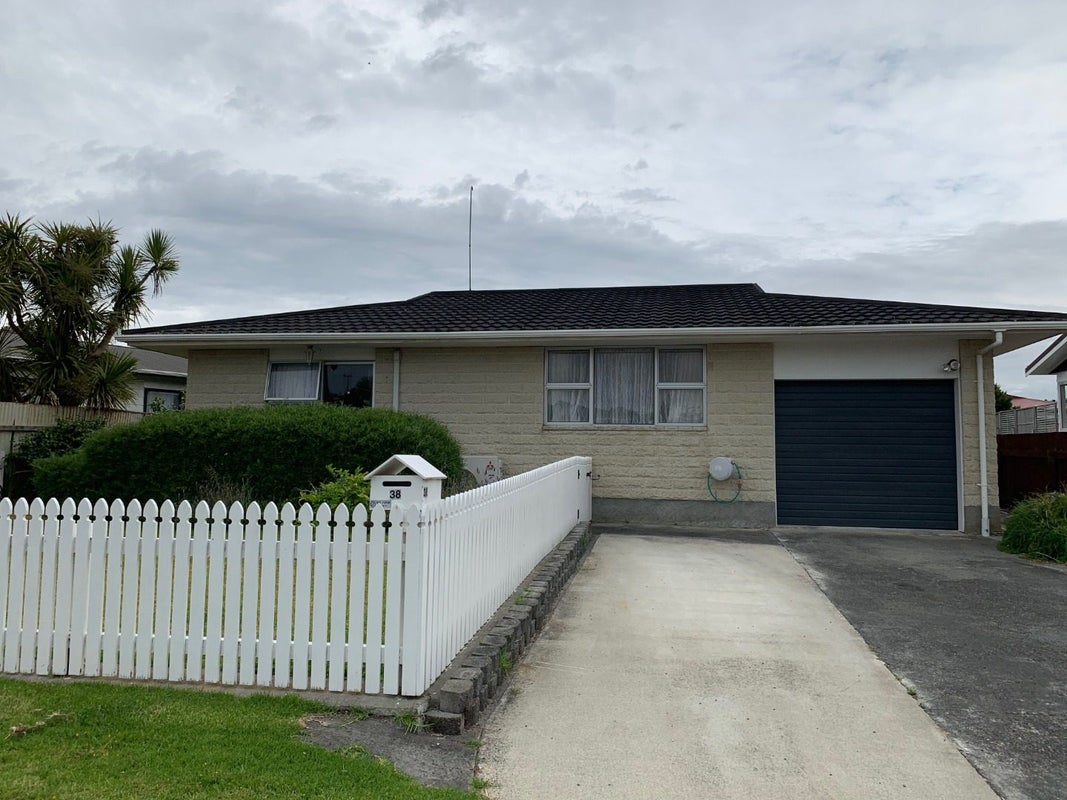 38 Norfolk Crescent, Otaki Beach, Otaki - Carousel 1