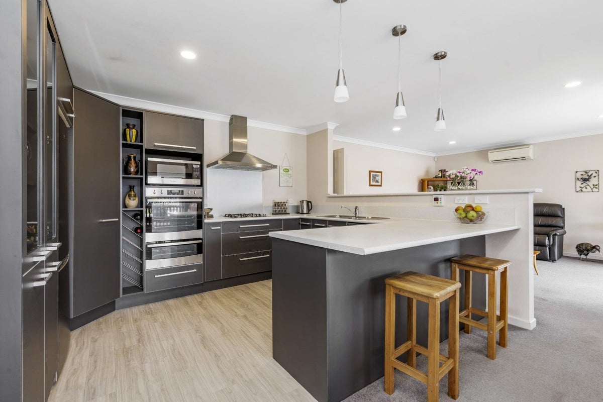 20 Bentley Rise, Flagstaff, Hamilton - Carousel 2