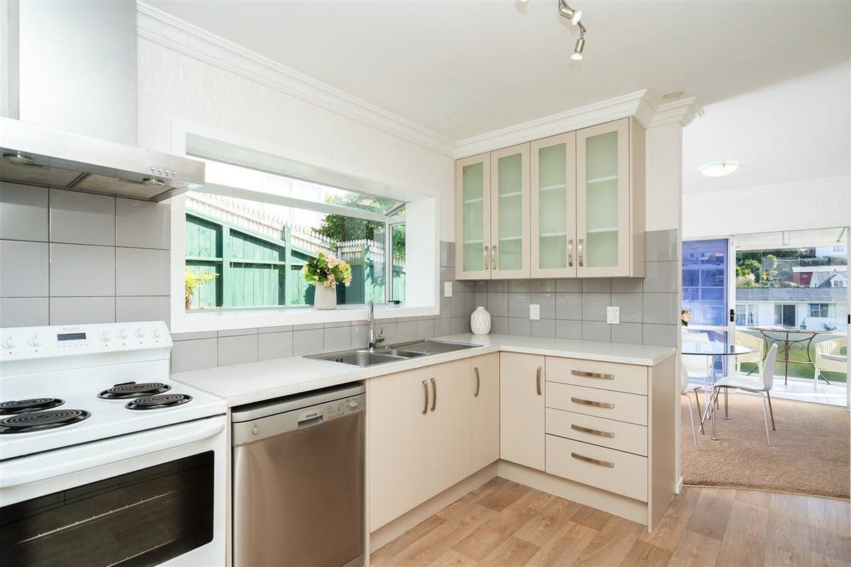 2 Lachlan Drive, Dinsdale, Hamilton - Carousel 2