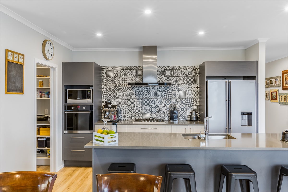 173 John Burke DR, Aotea, PORIRUA - Carousel 2