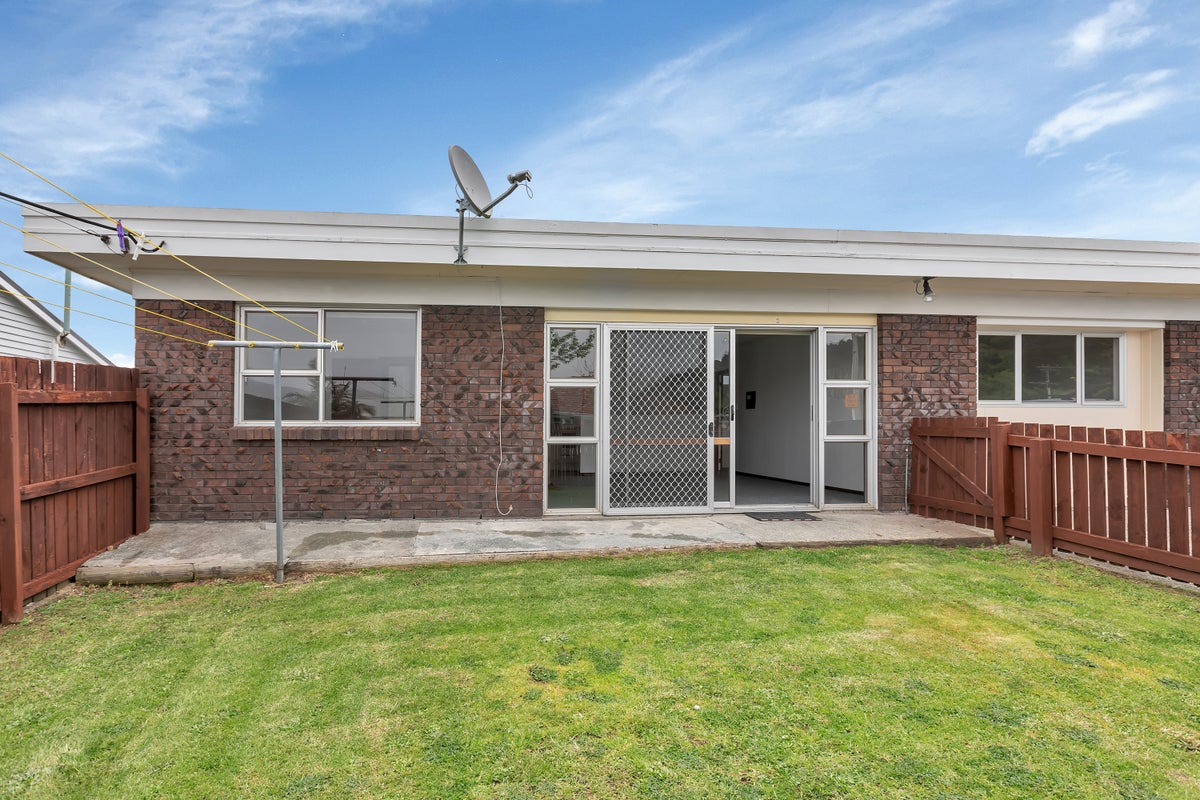 2/39 Central Avenue, Avenues, Whangarei - Carousel 1