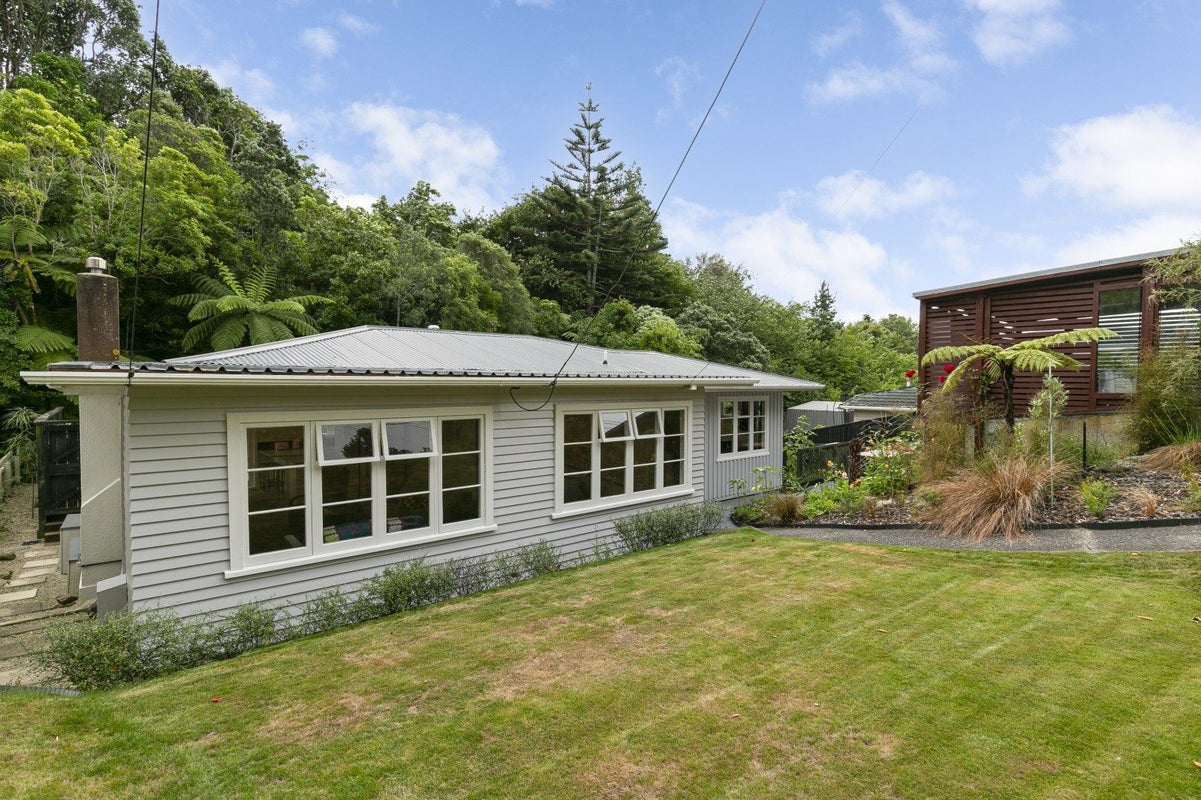 38 Lyndhurst Road, Tawa, Wellington - Carousel 19