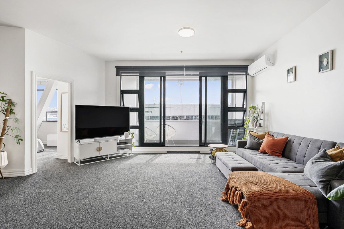 11/125 Thorndon Quay, Pipitea, Wellington - Carousel 2