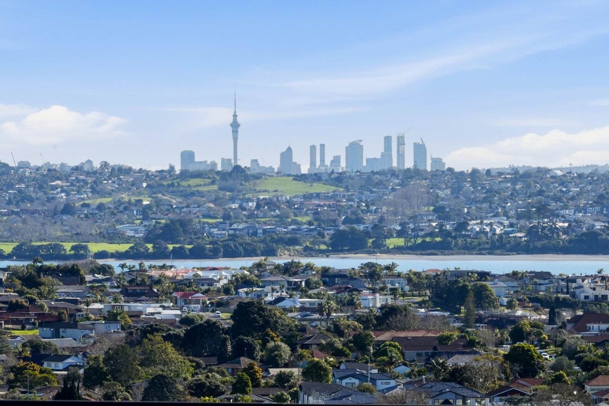 1/68 Bleakhouse Road, Bucklands Beach, Manukau City, Auckland - Carousel 2