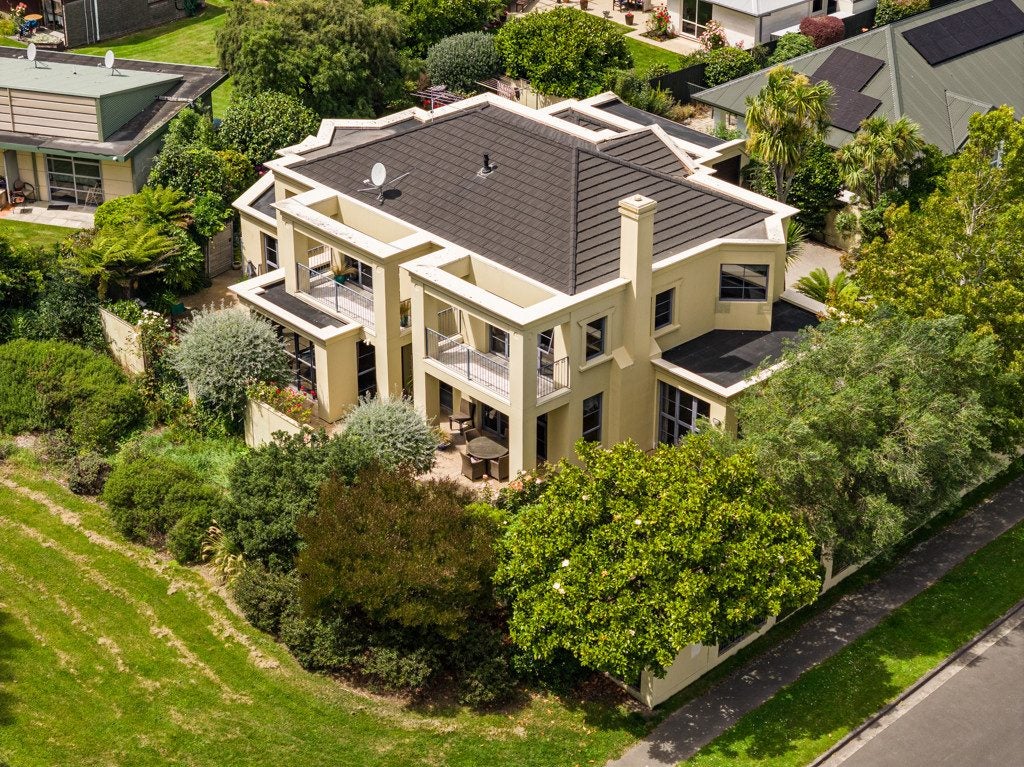 20 Chateau Drive, Burnside, Christchurch - Carousel 1
