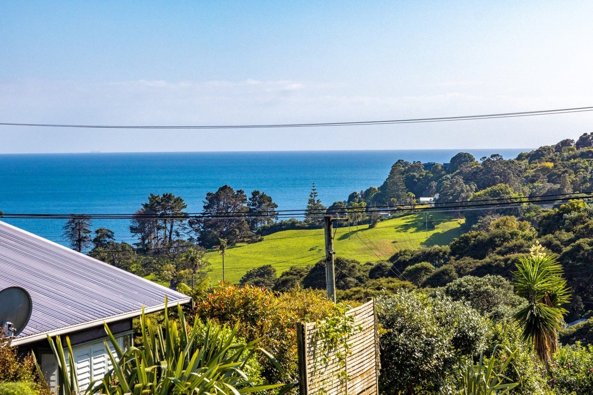 35 Hobson Terrace, Onetangi, Waiheke Island - Carousel 1