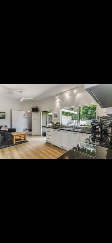 30 Saddleback Rise, Murrays Bay, Auckland - Carousel 2