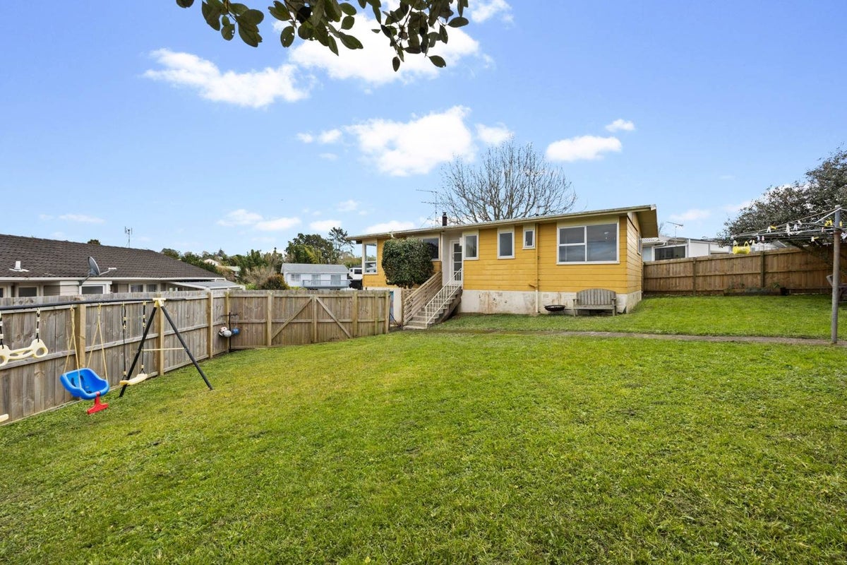 38 Vina Place, Massey, Auckland - Carousel 9