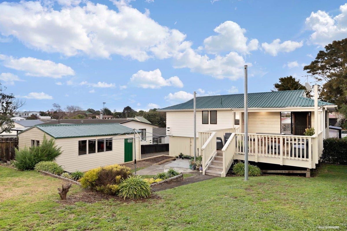6 Seaview Rise, Waiuku, Waiuku - Carousel 1