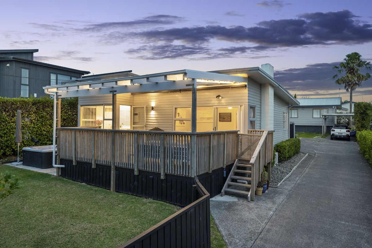 1/19 Montgomery Avenue, Belmont, Auckland - Carousel 23