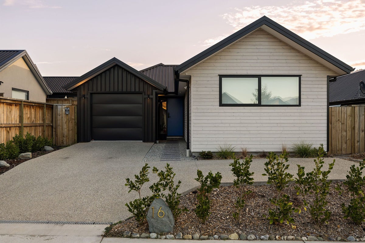 16 Cheviot Street, Jacks Point, Queenstown - Carousel 22