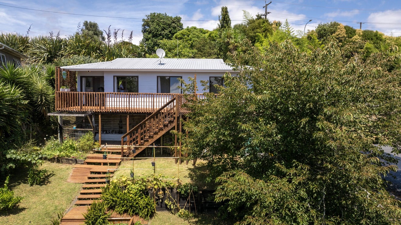 38 Main Road, Raglan, Raglan - Carousel 1