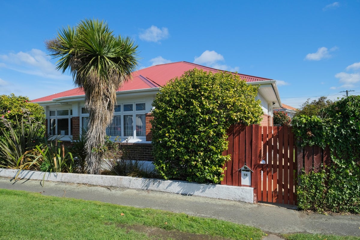 14 Royal Crescent, Saint Kilda, Dunedin - Carousel 1