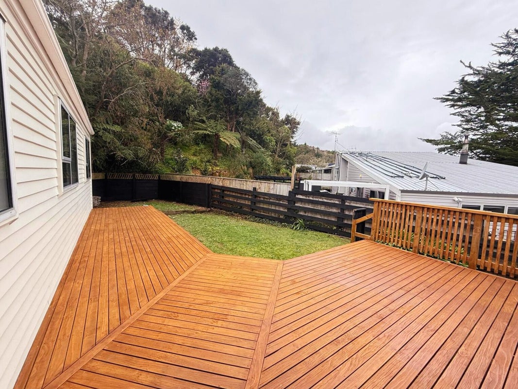 11 Solander Place, Whitby, Porirua - Carousel 20