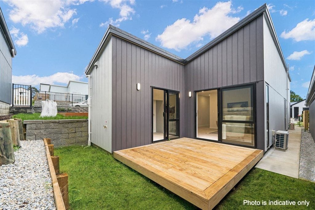 5 Horokaka Street, Massey, Auckland - Carousel 1