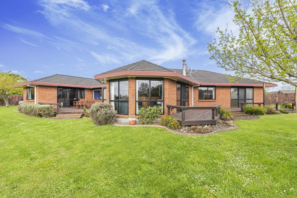11 Gairloch Place, Wattle Downs, Auckland - Carousel 1