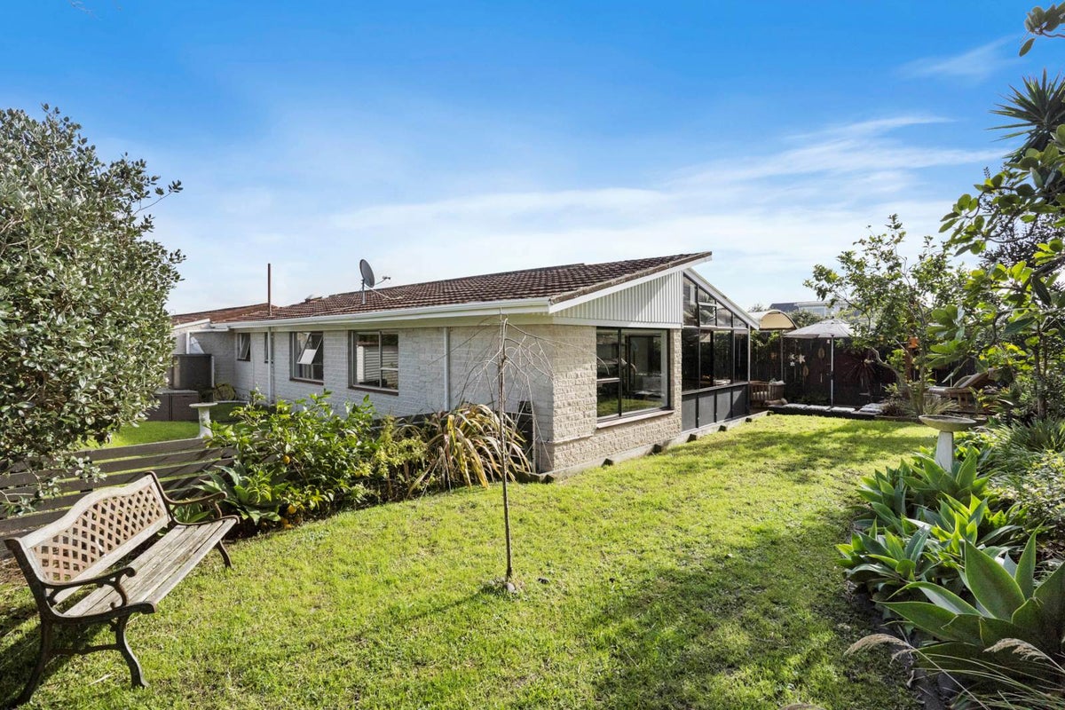 3/4 Moana Avenue, Belmont, Auckland - Carousel 1