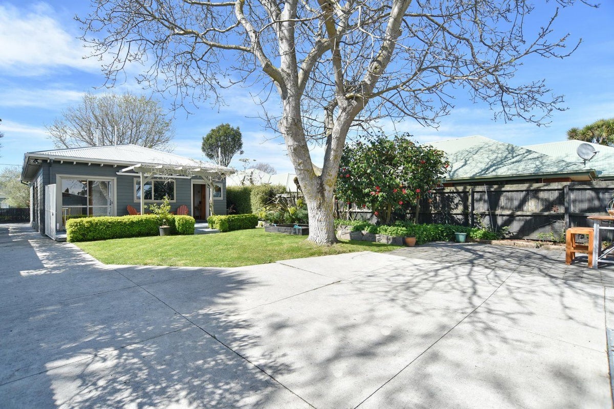 11 York Street, Waltham, Christchurch - Carousel 2