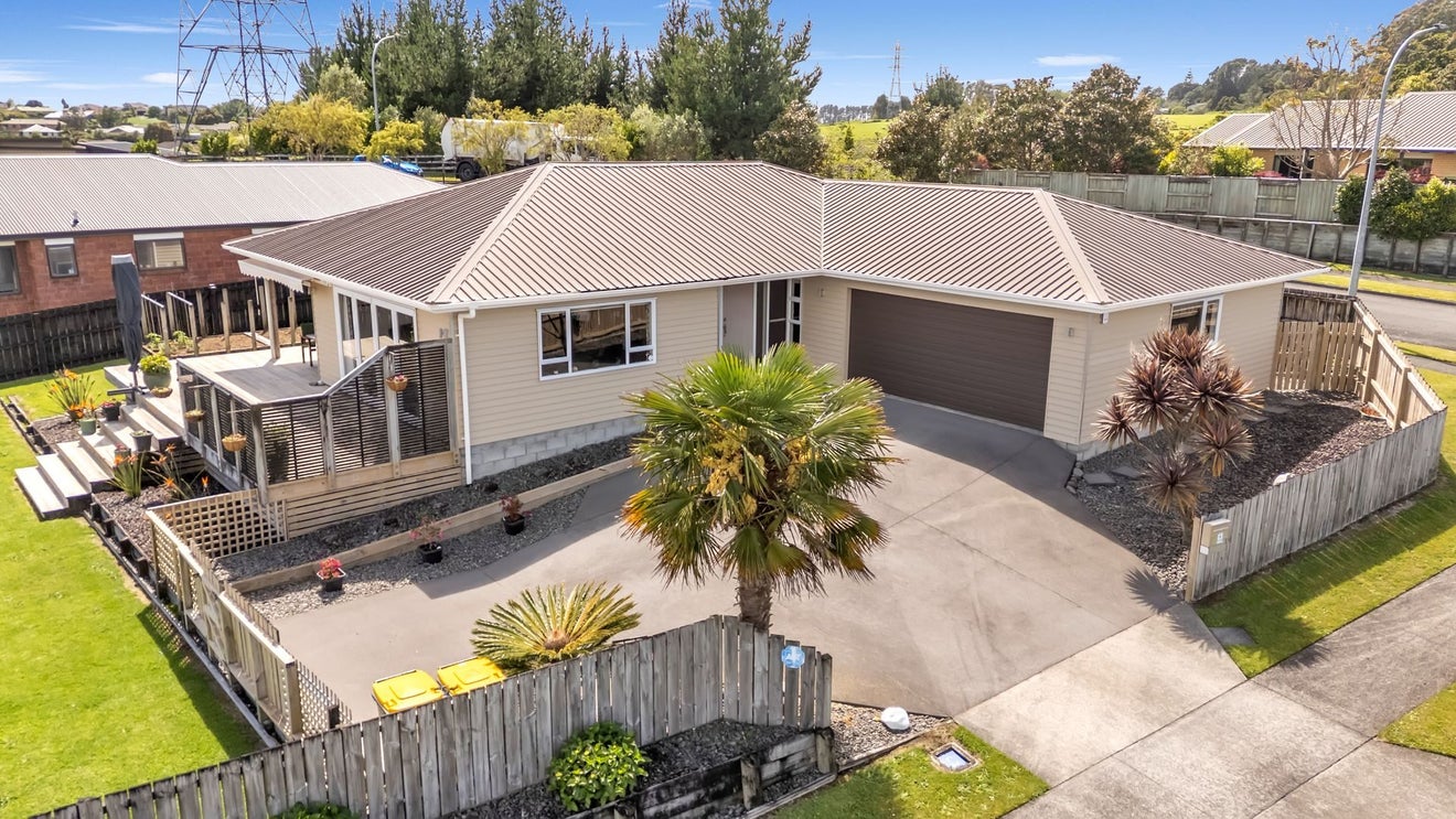 16 Heta Road, Highlands Park, New Plymouth - Carousel 1