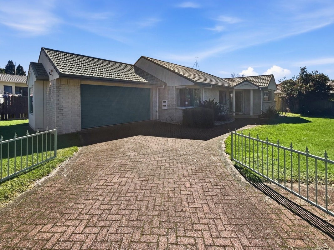 4 Capricorn Place, Kawaha Point, Rotorua - Carousel 1