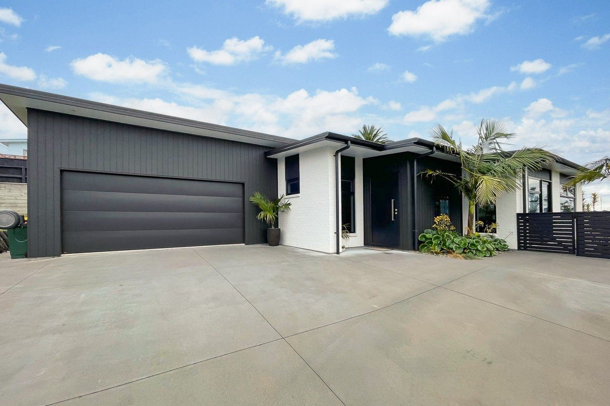 2 Piper Way, Glen Avon, New Plymouth - Carousel 1