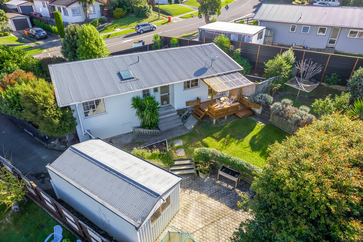 14 Staithes Drive North, Whitby, Porirua - Carousel 1