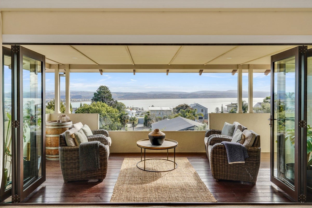 22 Coleman Terrace, Hospital Hill, Napier, Hawke's Bay - Carousel 2