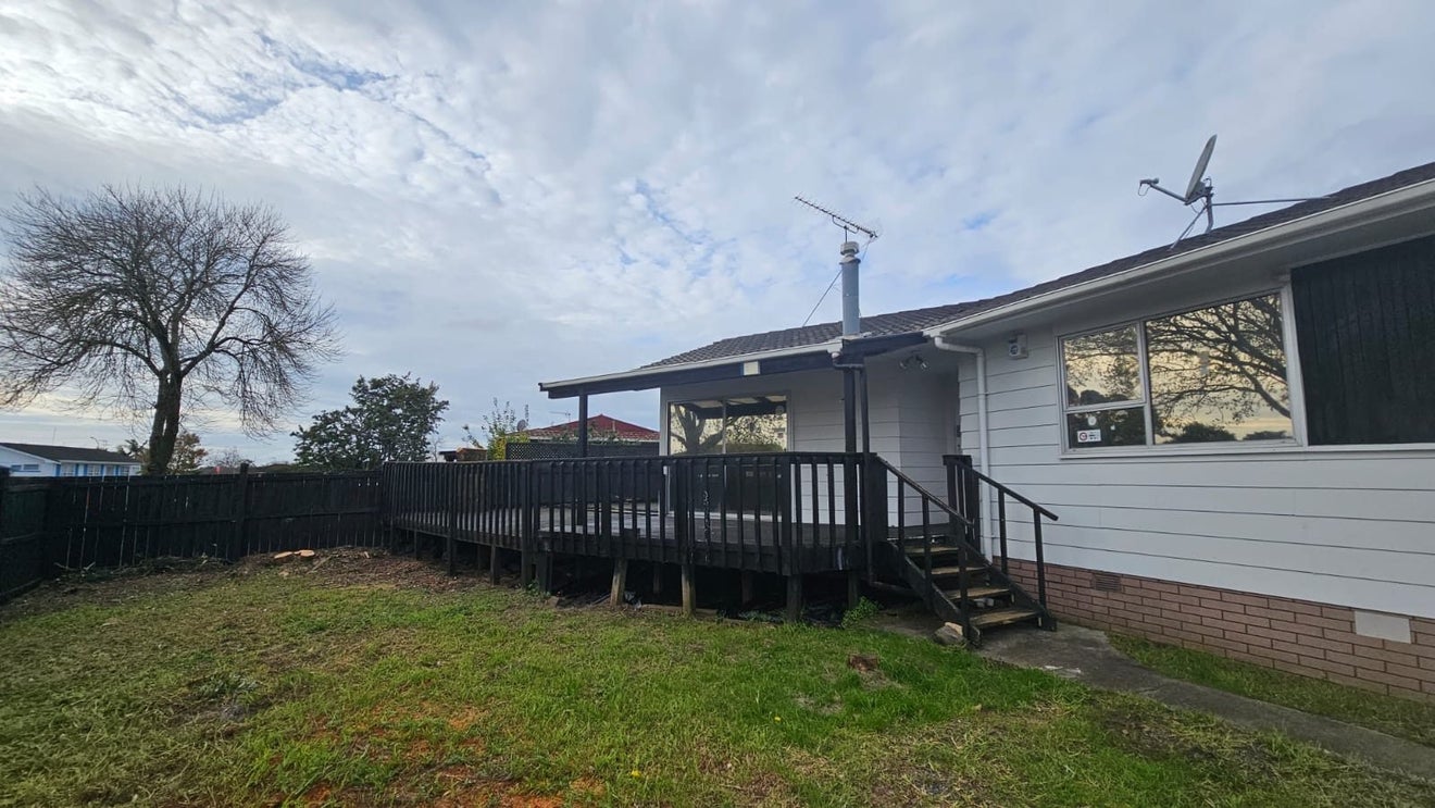 19 Sandrine Avenue, Clover Park, Auckland - Carousel 2
